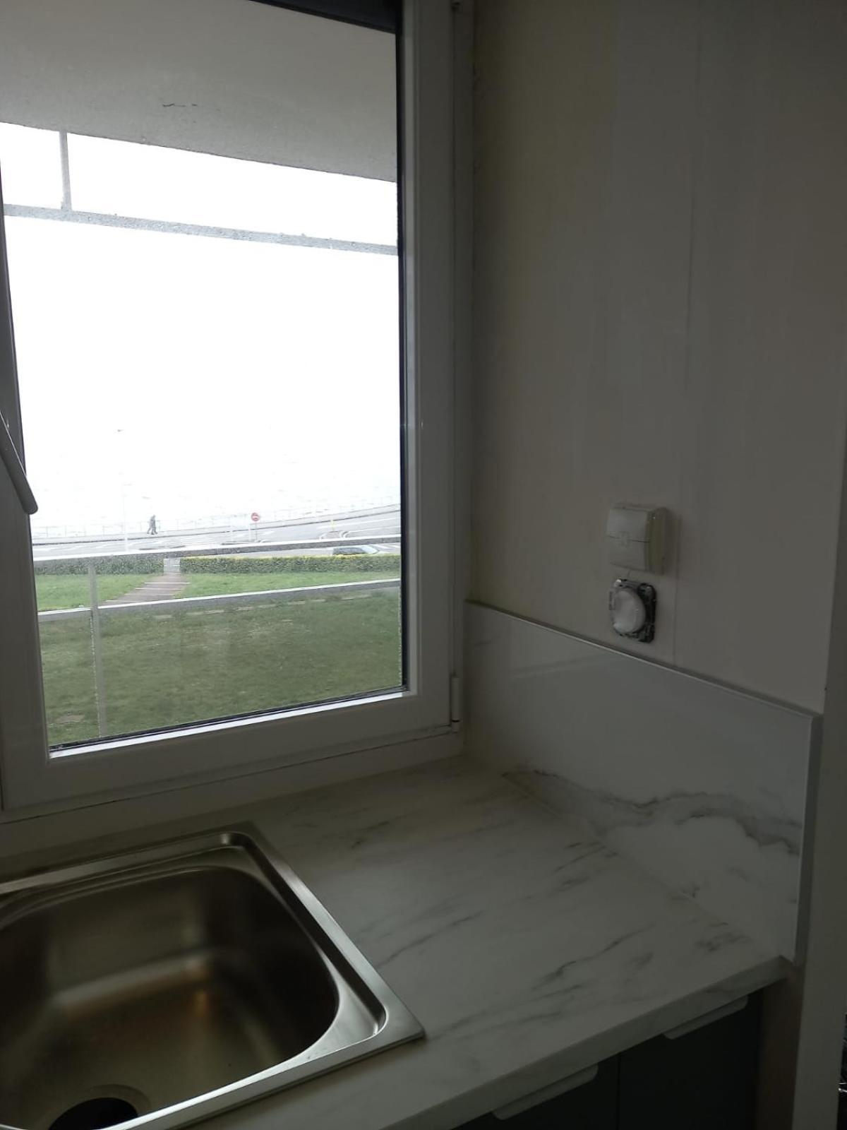 Appartement Face A La Stationnement Privatif